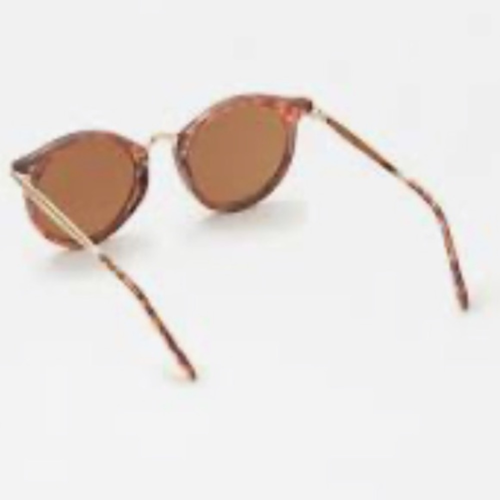 Vintage Round Tortoiseshell-Patterned Sunglasses - image 3
